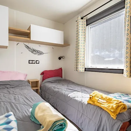 Bora Bora En Roussillon בית נופש קאנט אן רוסיון